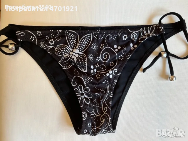 Черно долнище на бански с цветя