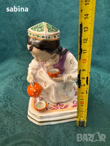 Статуетка „Малката домакиня“ / „Узбекско момиче с чайник“, Дулевский фарфоровый завод (Дулево), СССР, снимка 3 - Антикварни и старинни предмети - 52976436