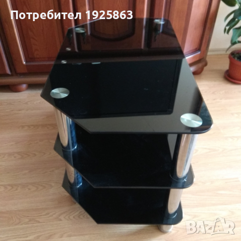 ТВ/Аудио маса от закалено стъкло (80 х 53 х 45 см), снимка 3 - Маси - 44749292