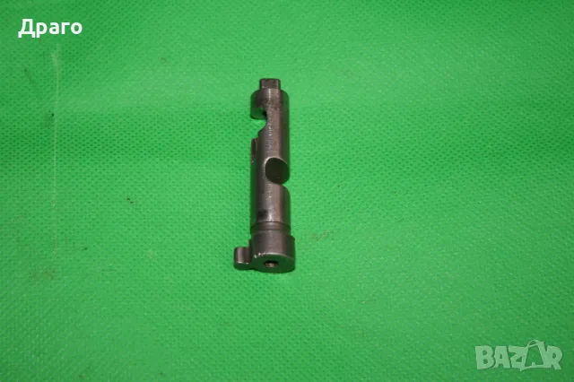 Ос за лостчето на затвора за ловна пушка ИЖ-27