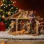Декоративна сцена на Рождество с дървена постройка и фигурки – Светото семейство и ангел GLORIA, снимка 3