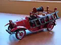 Стара ръчно изработена метална количка пожарна, снимка 1