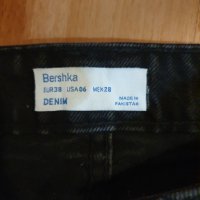 Черни къси дамски дънки BERSHKA, снимка 4 - Дънки - 42883013