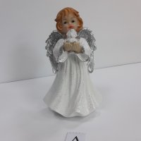 Бяло и сребристо -  Ангел изправен с гълъб - Модел А, снимка 1 - Статуетки - 37925726