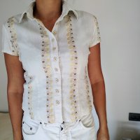 Дамска риза кремава с класическа бродерия, снимка 1 - Ризи - 42649546