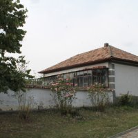 Двуетажна масивна къща  в центъра на село Драгижево, снимка 10 - Къщи - 42191805