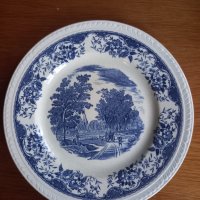 Красива порцеланова чиния с орнаменти , снимка 1 - Чинии - 38921300