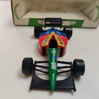 Метална количка Формула Benetton F1 Corgi 1:43, снимка 2 - Колекции - 35028824