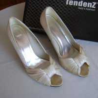 Дамски обувки, снимка 1 - Дамски обувки на ток - 40436908