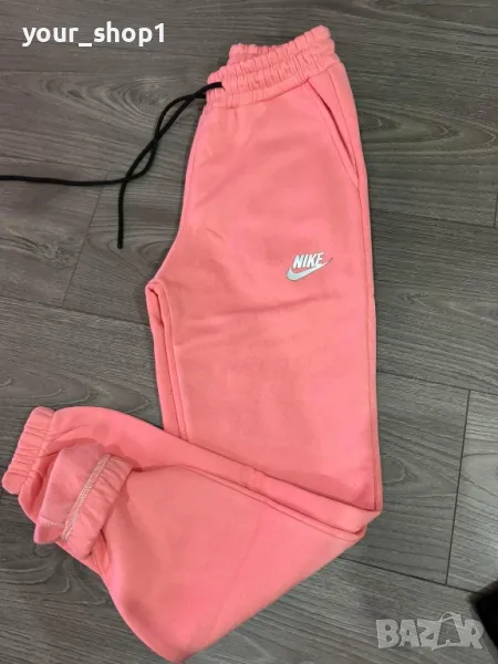 Ватирано дамско долнище Nike цвят праскова , снимка 1