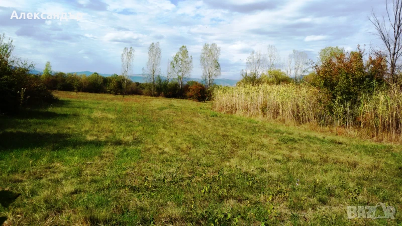 Продавам 1 декар ливада в края на с. Слокощица, снимка 1