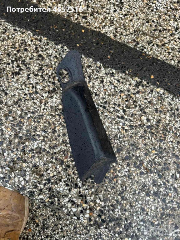 Лява пластмаса криеща болтовете на стопа на багажника на Ауди Audi A8 D4 H4 само за 20лв. 4h0945255, снимка 1