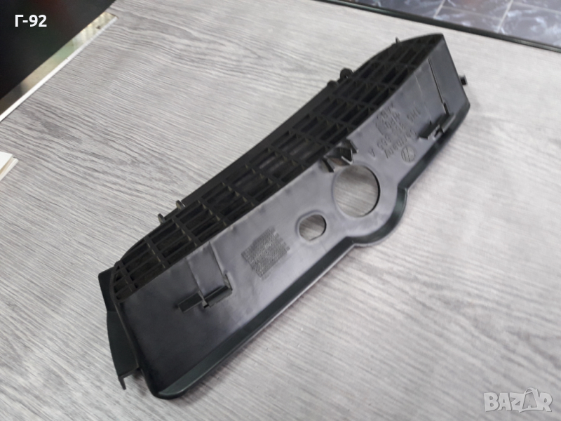 1H5853665A/01C**NEU**V-A-G**VW**VENTO**1991-98**РЕШЕТКА В ПРЕДНА БРОНЯ ЛЯВА **, снимка 1