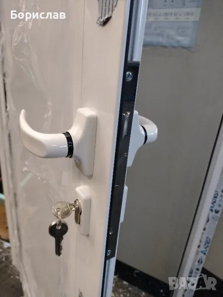 Алуминиеви врати с монтаж за баня и тоалетна, снимка 1