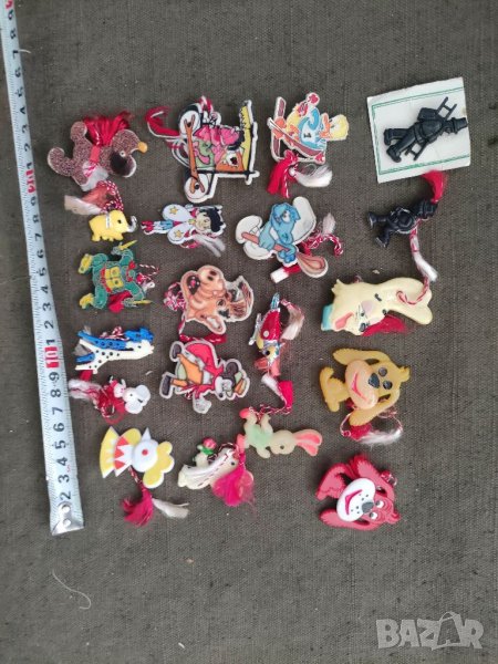 Продавам стари мартеници с фигури:Алф, Флинстоун,Сънчо,  смърф..., снимка 1