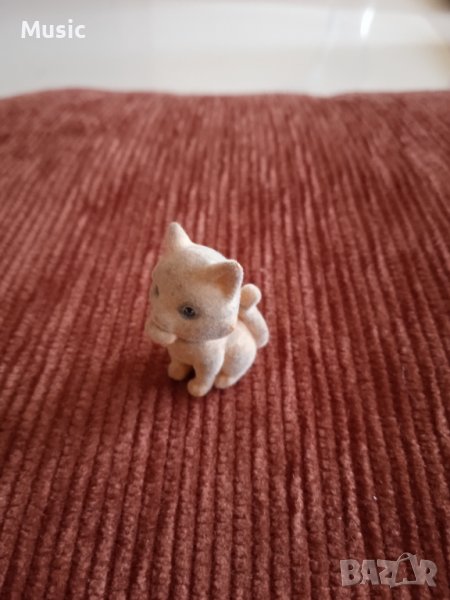 Малка фигурка на котенце покрито с кадифе, снимка 1