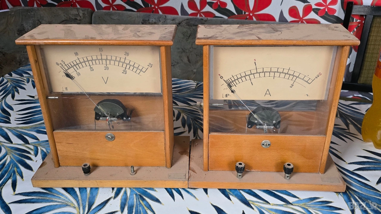 Стар Ретро Волтметър и Амперметър, снимка 1