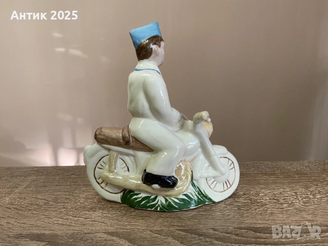 Винтидж порцеланова статуетка „Мотоциклетист“, Коростенски порцеланов завод, СССР, снимка 3 - Антикварни и старинни предмети - 53235678