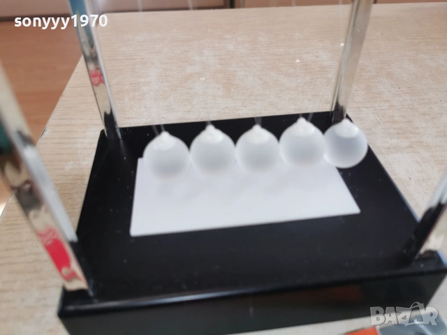 Перпетуум-мобиле с лед подсветка-НЮТОН ЛЮЛКА 15Х15Х11СМ 1501261733, снимка 15 - Колекции - 53112288