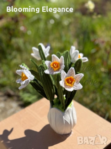 Вечни нарциси в гипсова кашпа от плюшена тел