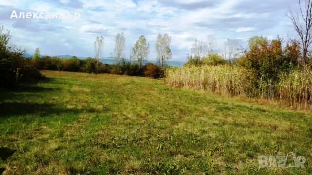 Продавам 1 декар ливада в края на с. Слокощица