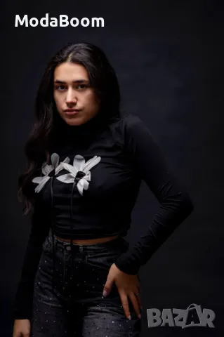 Черна дамска блуза с цветя , снимка 2 - Блузи с дълъг ръкав и пуловери - 48428337