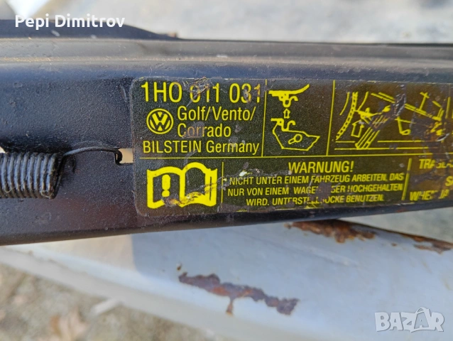 Оригинален  крик Volkswagen Golf  1H0011031