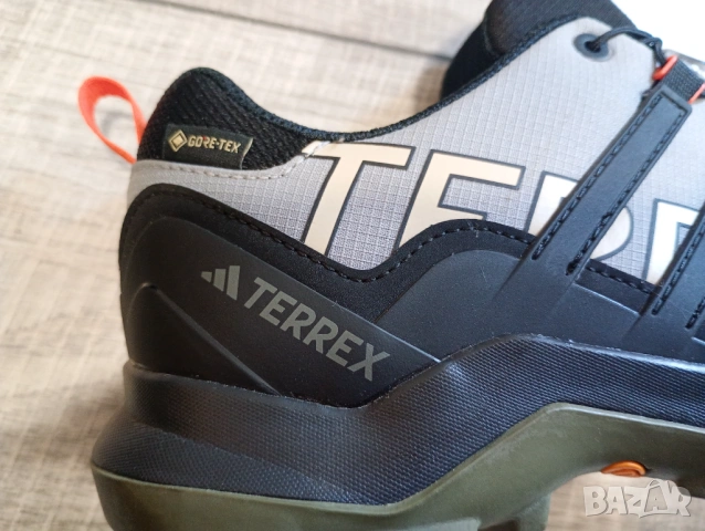 Adidas Terrex Swift-R2 Gore Tex туристически обувки номер 42 и 2/3 стелка 26,5 см , снимка 4 - Спортни обувки - 53932981