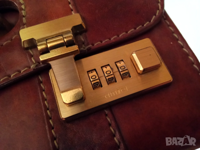 Твърд кожен куфар /куфарче за козметици или лекари, снимка 3 - Чанти - 51658349