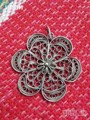 Сребърен медальон филигран цвете