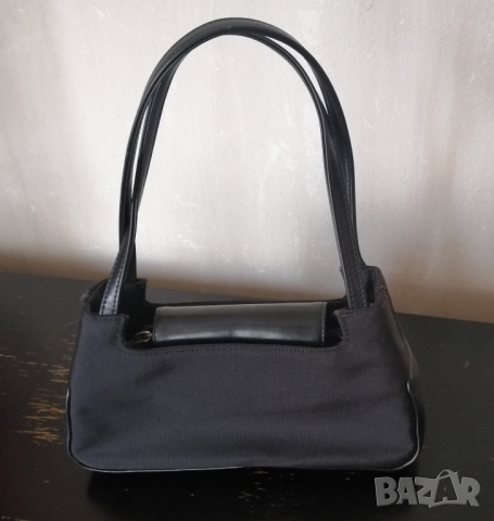 Малка дамска чанта - GUESS, снимка 3 - Чанти - 36400233