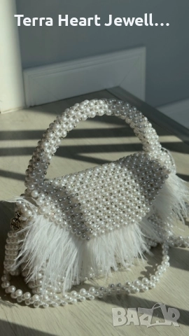 Дамска манта от перли кристали и щраусови пера