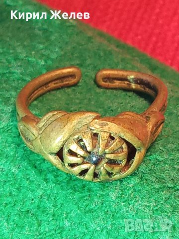 ВЪЗРОЖДЕНСКИ БРОНЗОВ ПРЪСТЕН с ВГРАДЕН СКЪПОЦЕНЕН КАМЪК ЮВЕЛИРНА РЪЧНА МАЙСТОРСКА ИЗРАБОТКА 15131