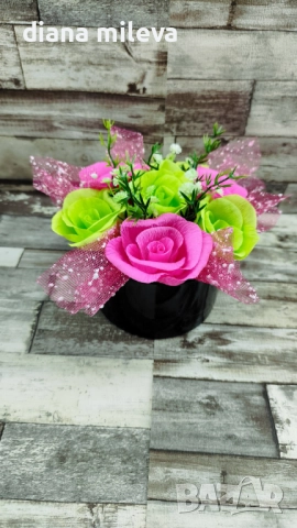 Кашпа с рози от креп хартия!, снимка 2 - Декорация за дома - 53001992