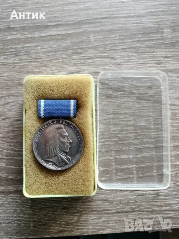 Медал Песталоци Pestalozzi Medaille Сребро ГДР DDR с кутийка - Оригинал
