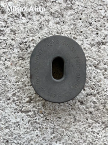 Тампон закрепване радиатор Фолксваген Голф 5 6 VW Golf VAG, снимка 3 - Части - 50815252