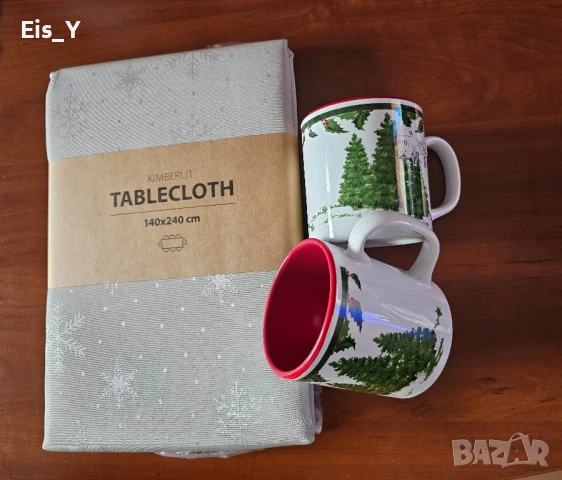Коледна покривка за маса и две керамични чаши с коледни мотиви, от 10 лв.