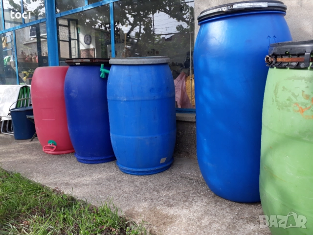 Пластмасови дебели и здрави бидони с капаци с метални скоби за съхранение на течности вино ракия