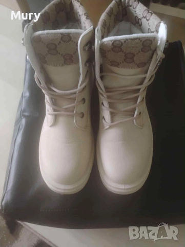 Бежови дамски боти