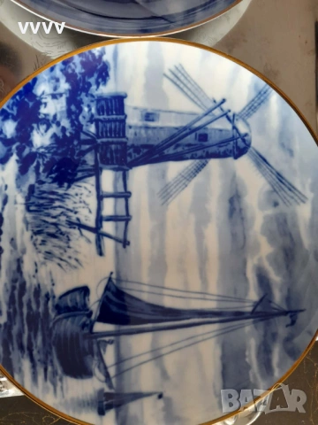 Две стар чинии порцелан, златен кант, маркирани 1764, снимка 3 - Чинии - 53131396