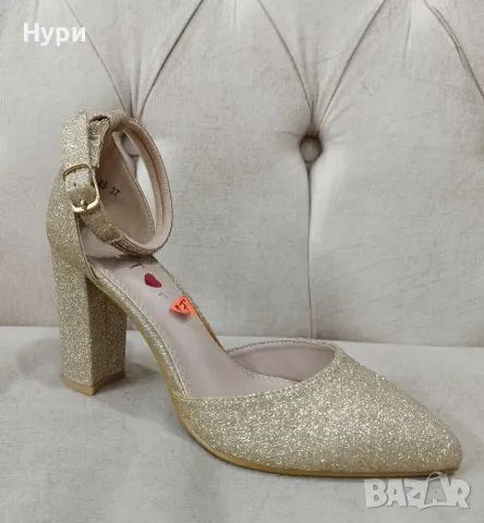 Златисти сандали с ток, снимка 1
