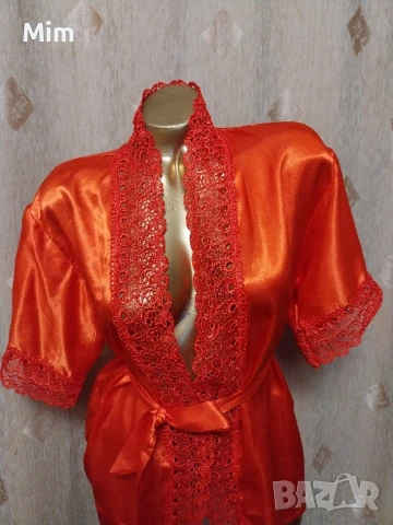 L Червен къс сатенен халат с дантела , снимка 2 - Нощници - 50815439