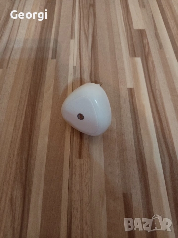 Лампа Мини за контакт, свети само когато е тъмно, снимка 3 - Настолни лампи - 54041283