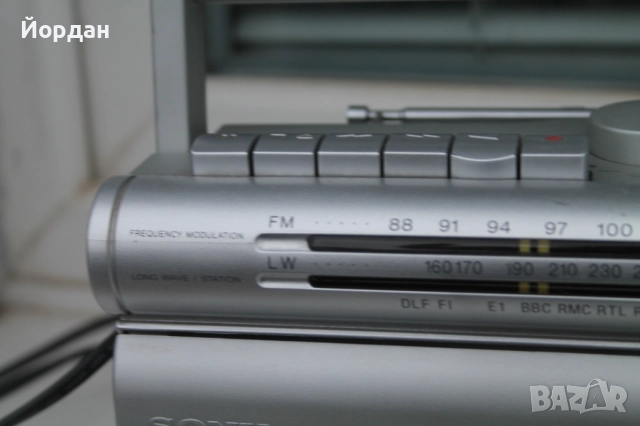 Радио касетофон ''Sony CFM 20L'', снимка 5 - Радиокасетофони, транзистори - 52367439