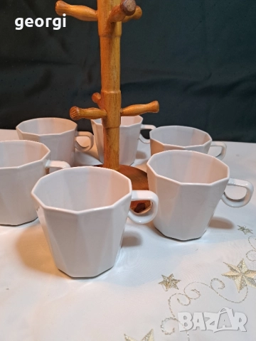 дървена стойка със шест порцеланови чаши за чай 28/5, снимка 5 - Чаши - 51965384