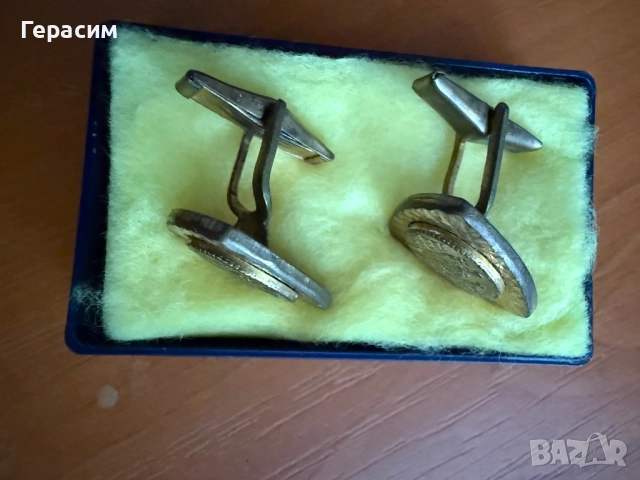 Старинни месингови плътни копчета за ръкавели с кутийка, снимка 3 - Антикварни и старинни предмети - 51858090