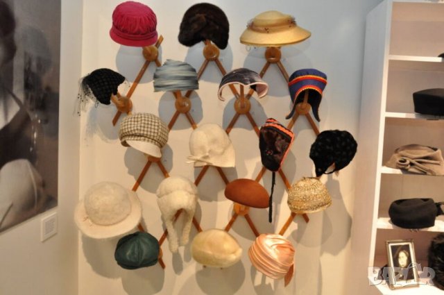 Дизайнерска шапка - Raija Makinen , снимка 11 - Шапки - 38326167