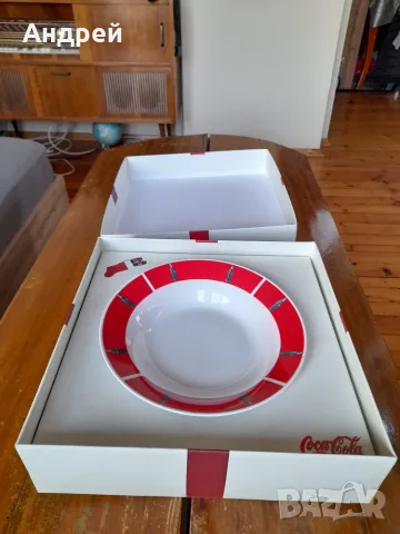 Подаръчен комплект чинии Coca Cola, снимка 2 - Колекции - 56432911