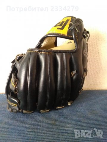 Бейзболна стара кожена ръкавица.