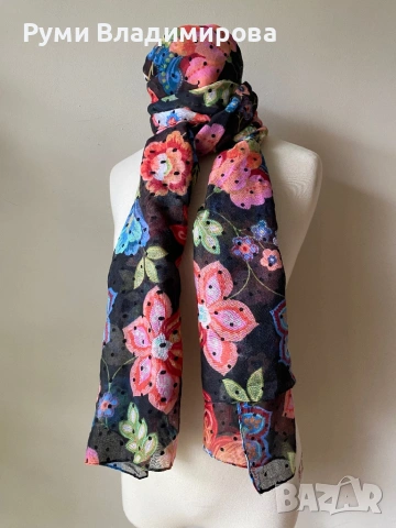 Шал на цветя Desigual, снимка 4 - Шалове - 53777604